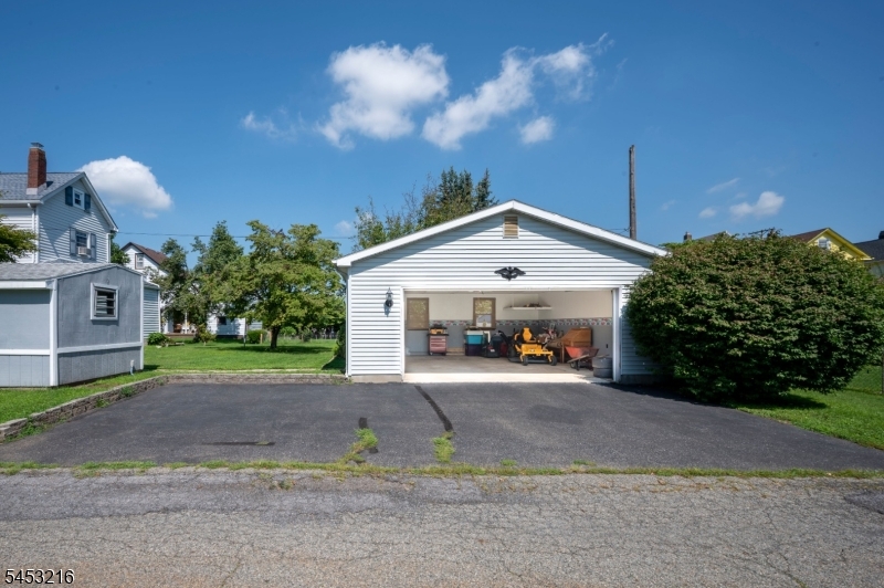 725 Sayre Ave Property Photo 28