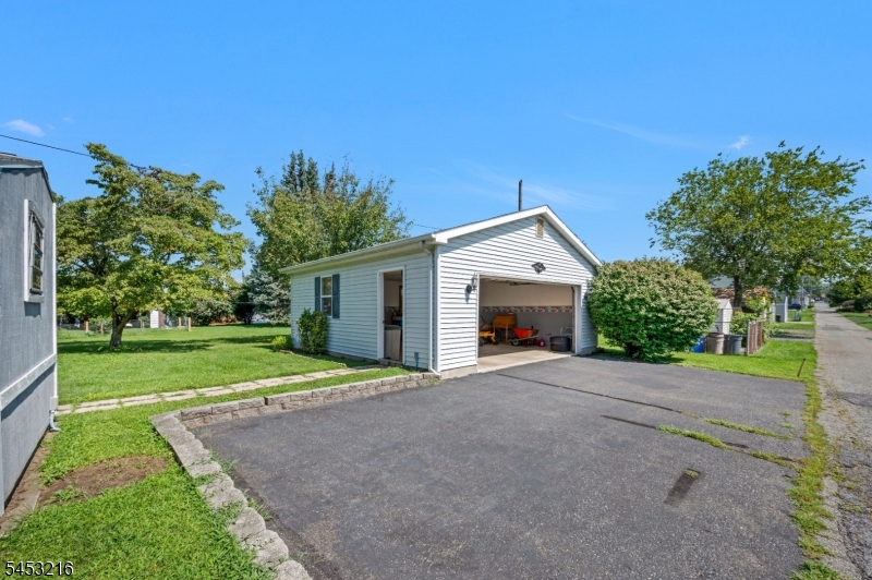 725 Sayre Ave Property Photo 29