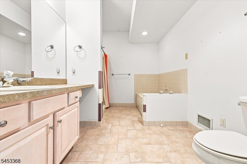 162 Richmond Rd Property Photo 16