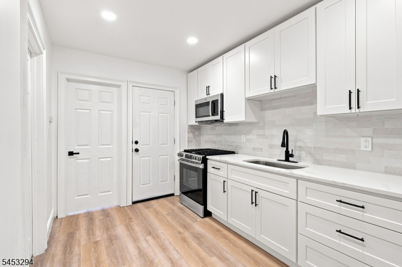 1024 Laura St Property Photo 6