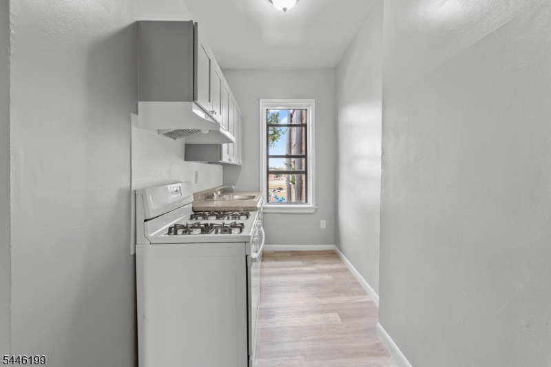 9 Monroe St 6 Property Photo 7