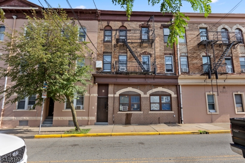 9 Monroe St 6 Property Photo 17