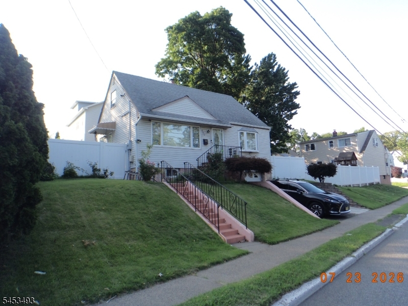 590 River Dr Property Photo 2