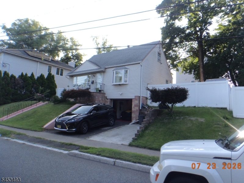590 River Dr Property Photo 3