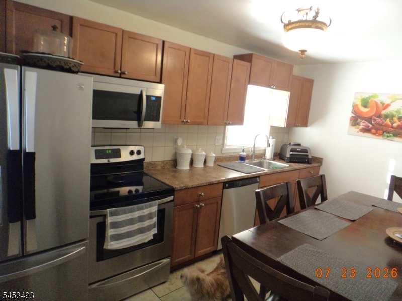 590 River Dr Property Photo 5