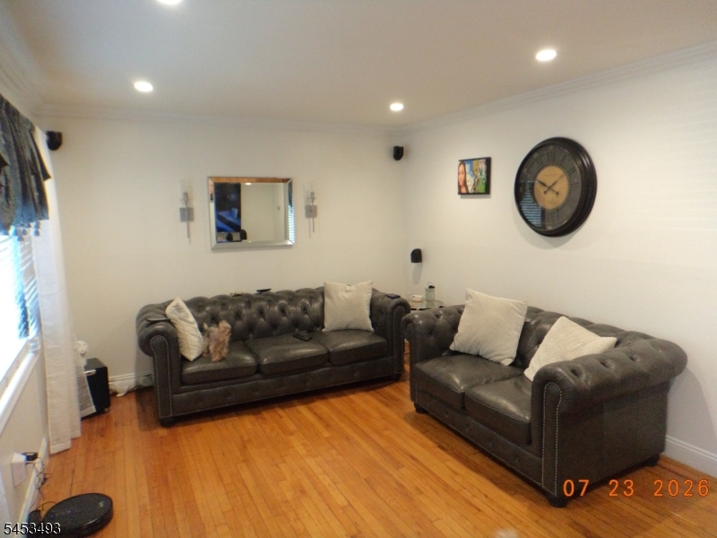 590 River Dr Property Photo 6