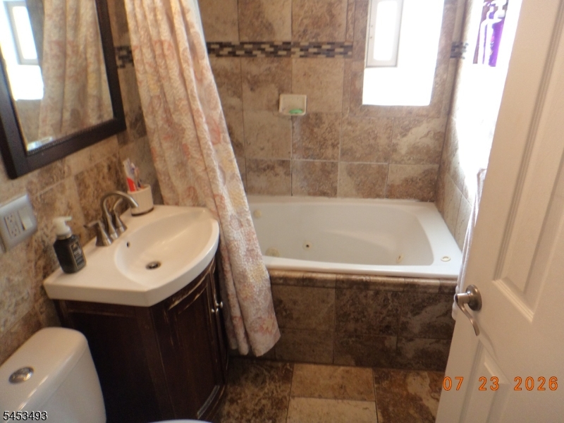 590 River Dr Property Photo 10
