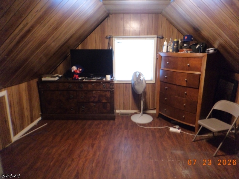 590 River Dr Property Photo 11