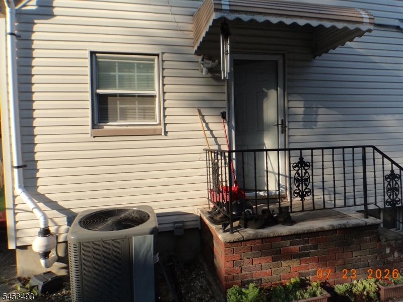 590 River Dr Property Photo 16
