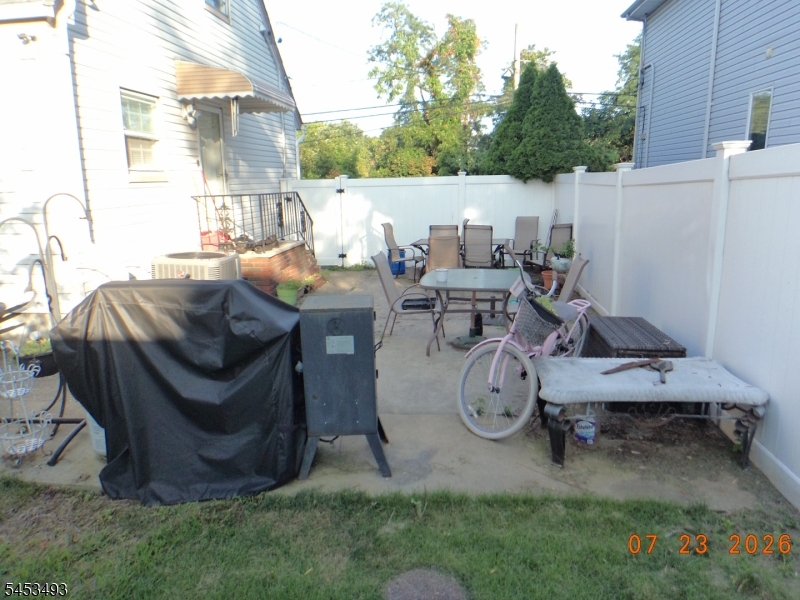 590 River Dr Property Photo 19