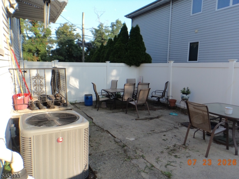 590 River Dr Property Photo 21