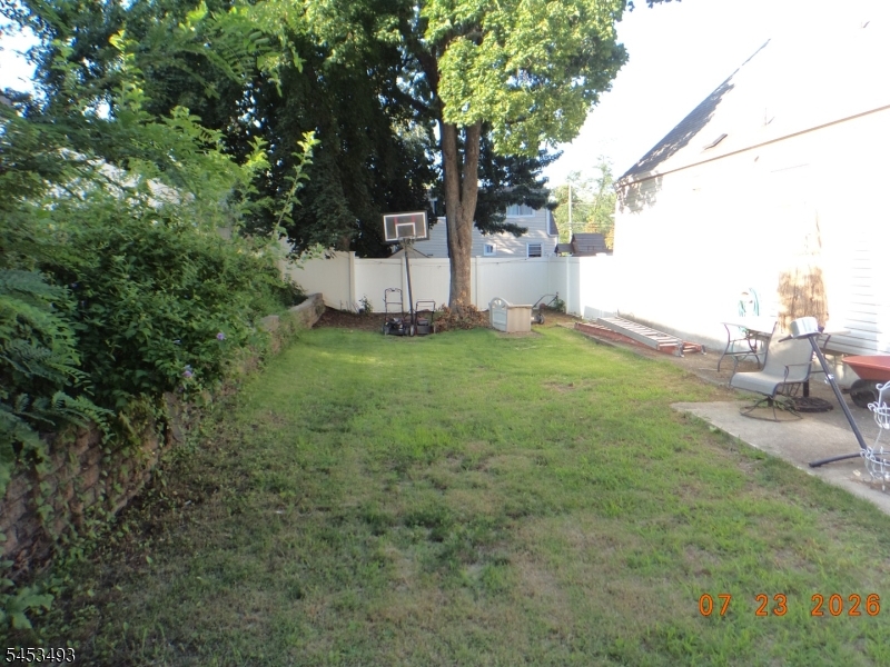 590 River Dr Property Photo 22