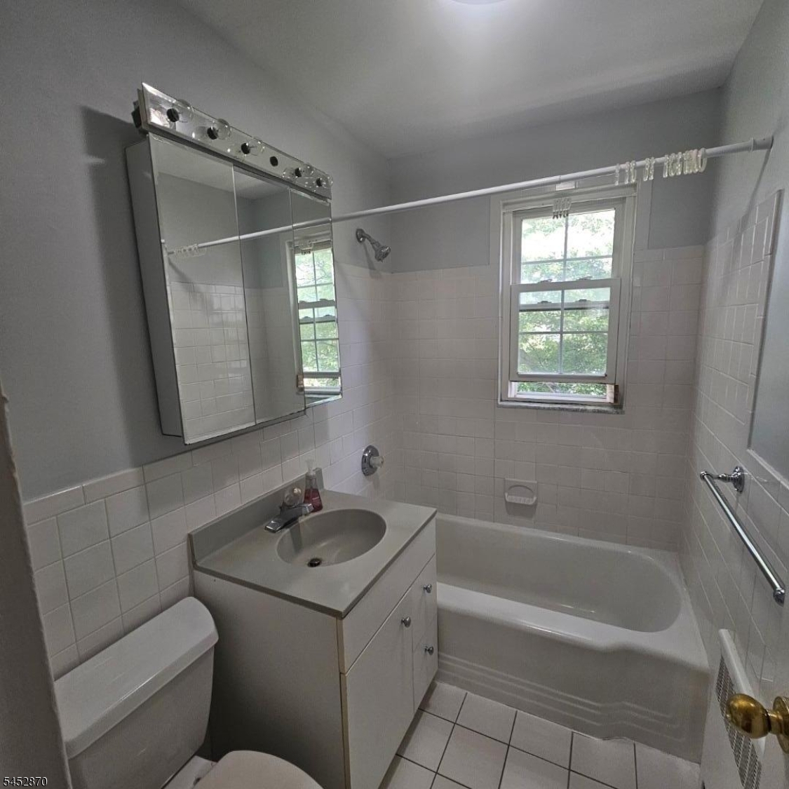 390 Morris Ave 20 Property Photo 6