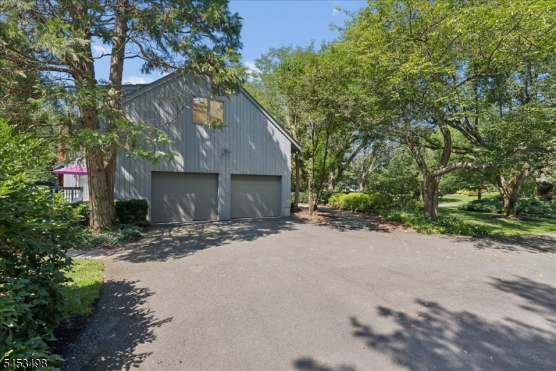 15 Copper Vail Ct Property Photo 3