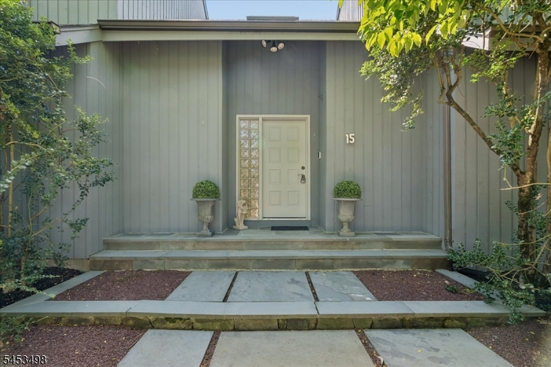 15 Copper Vail Ct Property Photo 4