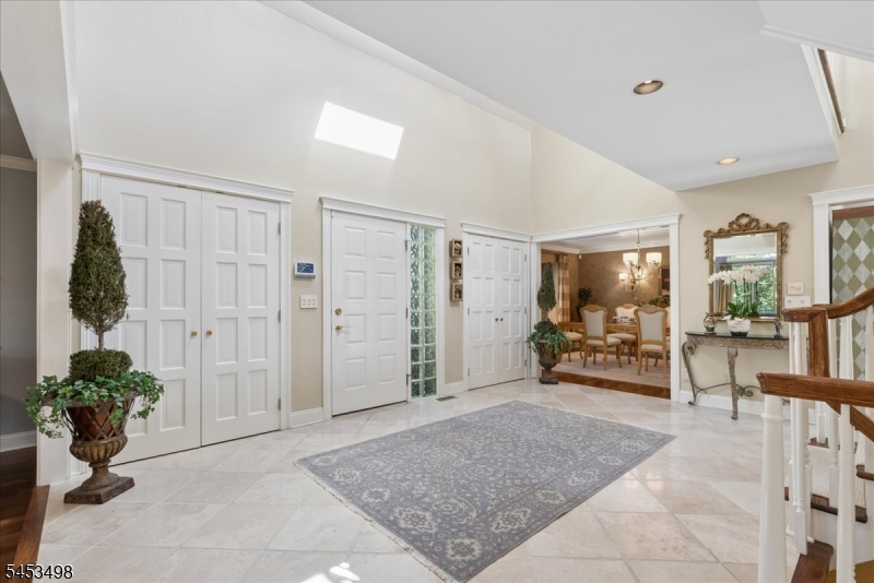 15 Copper Vail Ct Property Photo 5