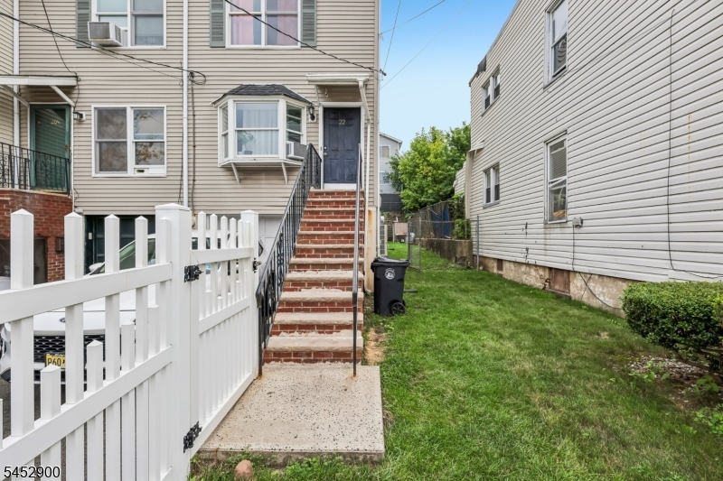 22 Hecker St 22 Property Photo 6