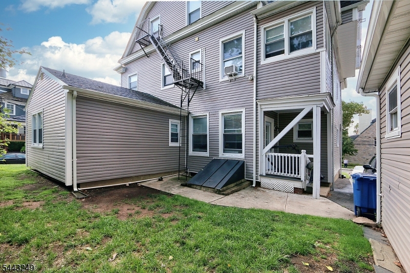 2 Hillside Ave Property Photo 9