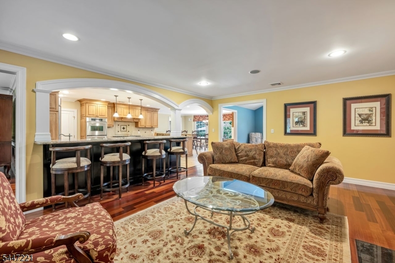 330 Airmount Ave Property Photo 4