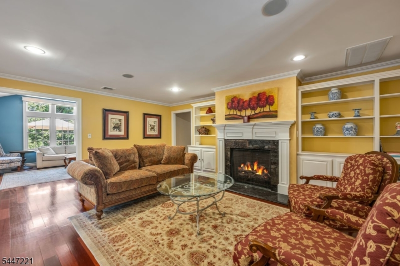 330 Airmount Ave Property Photo 5