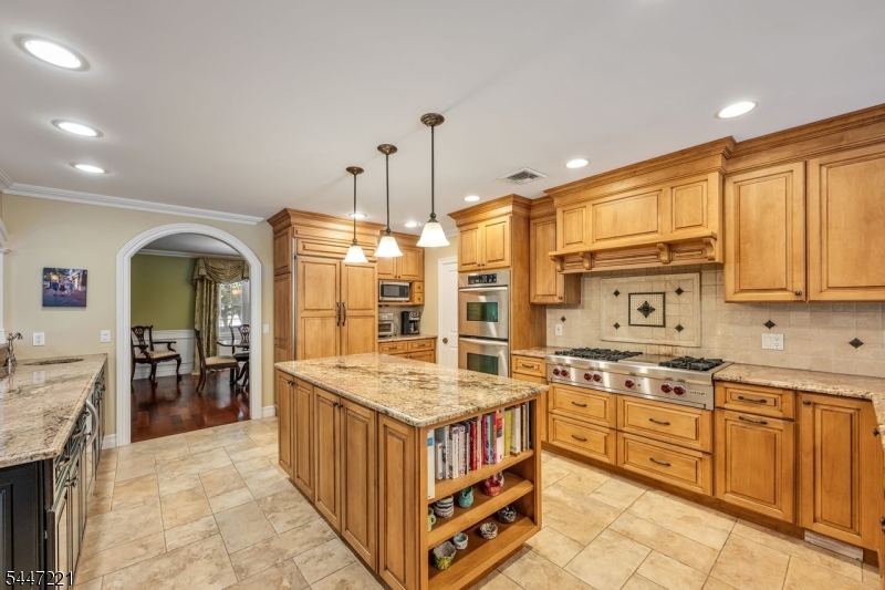 330 Airmount Ave Property Photo 11
