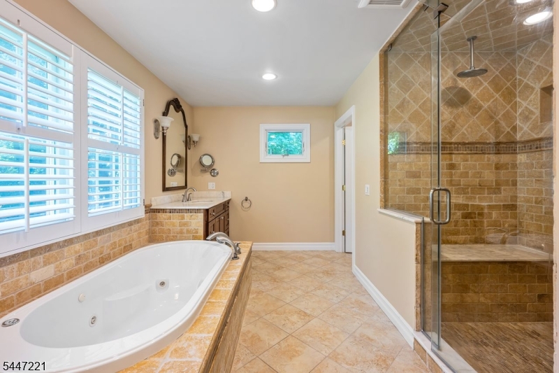 330 Airmount Ave Property Photo 20
