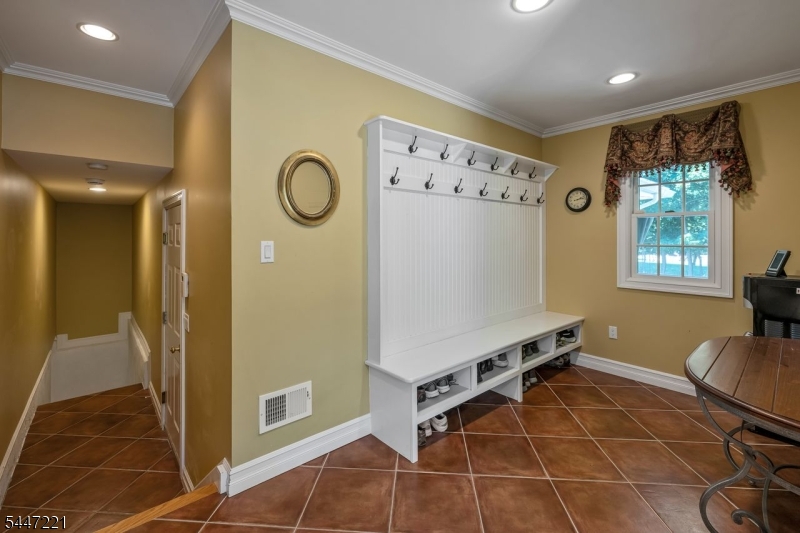 330 Airmount Ave Property Photo 33