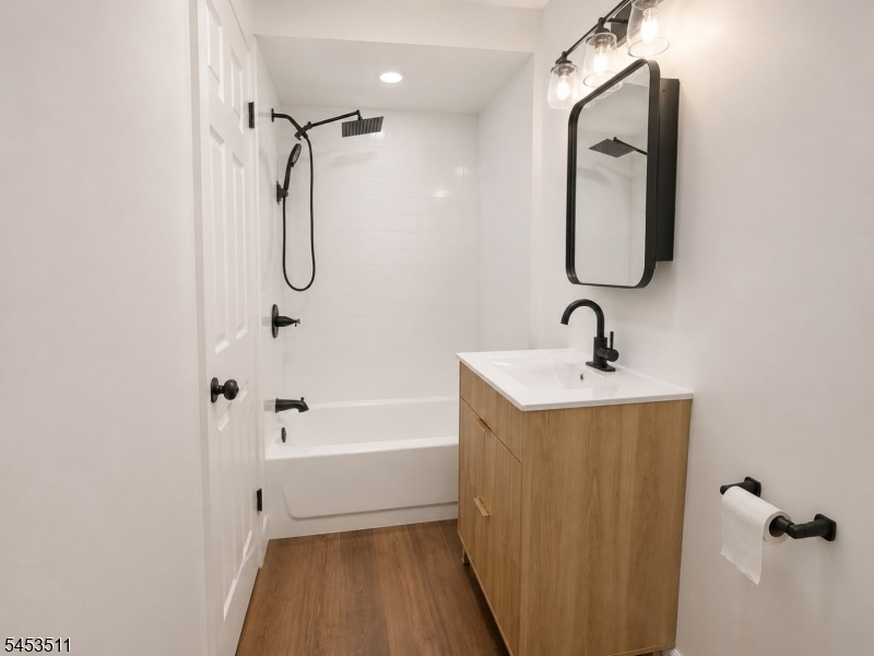 52 Park Ave Property Photo 7