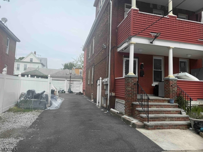 15 Harrison Pl Property Photo 3