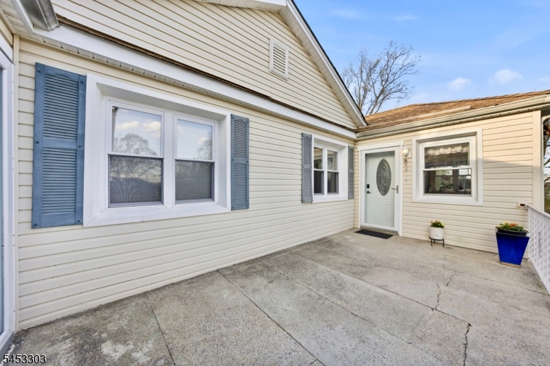 7 Valley Rd A Property Photo 3