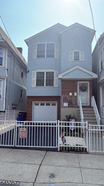 64 Isabella Ave Property Photo 1