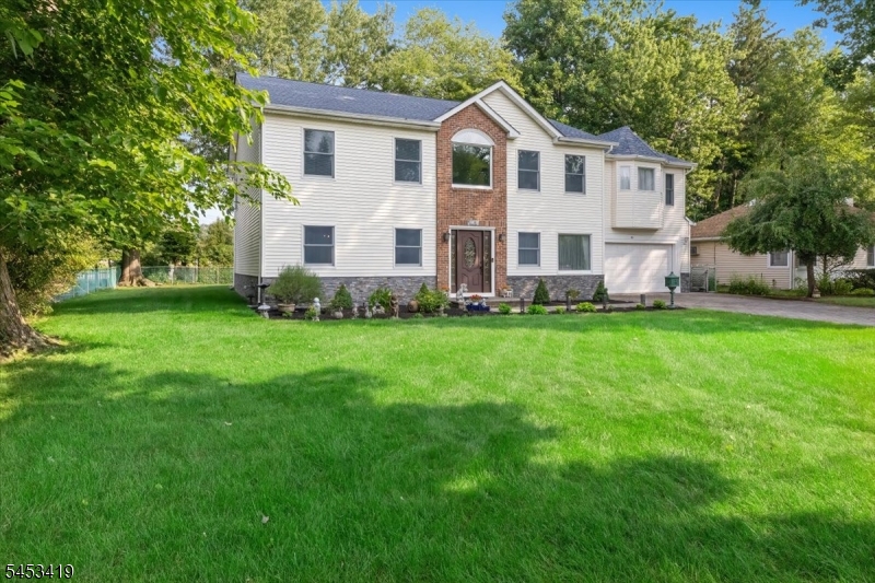 30 Beverly Rd Property Photo 2