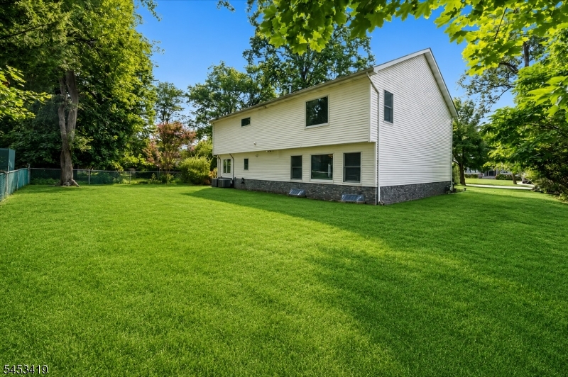 30 Beverly Rd Property Photo 3