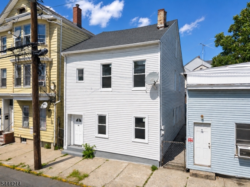 80 Wayne Ave Property Photo 1