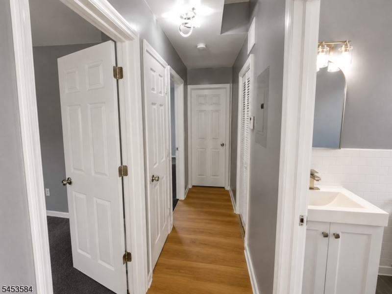 93 Hopkins Pl Property Photo 5