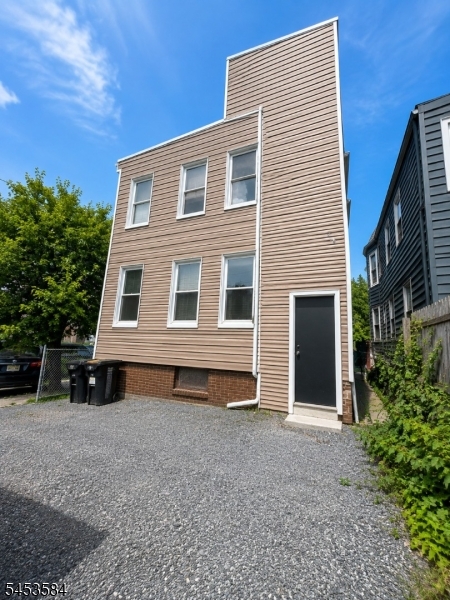 93 Hopkins Pl Property Photo 10