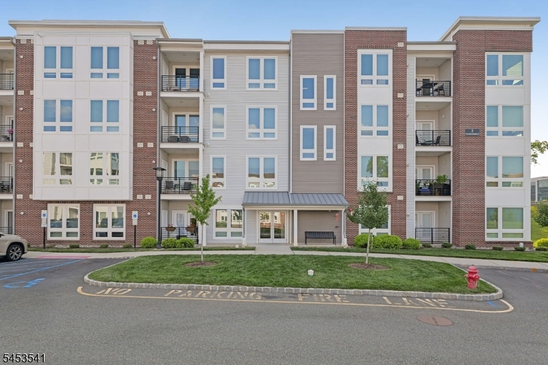 2 Vanderbilt Blvd 403 Property Photo 3