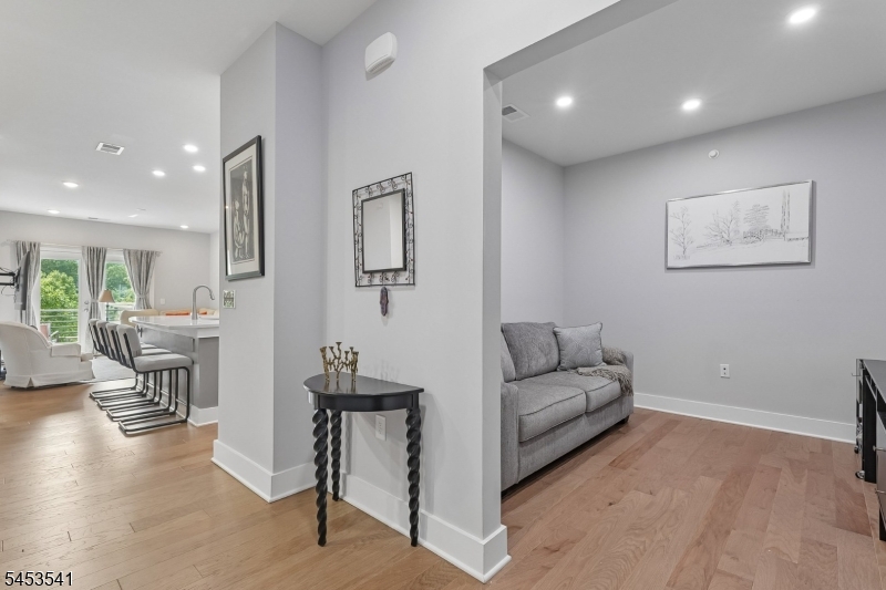 2 Vanderbilt Blvd 403 Property Photo 6