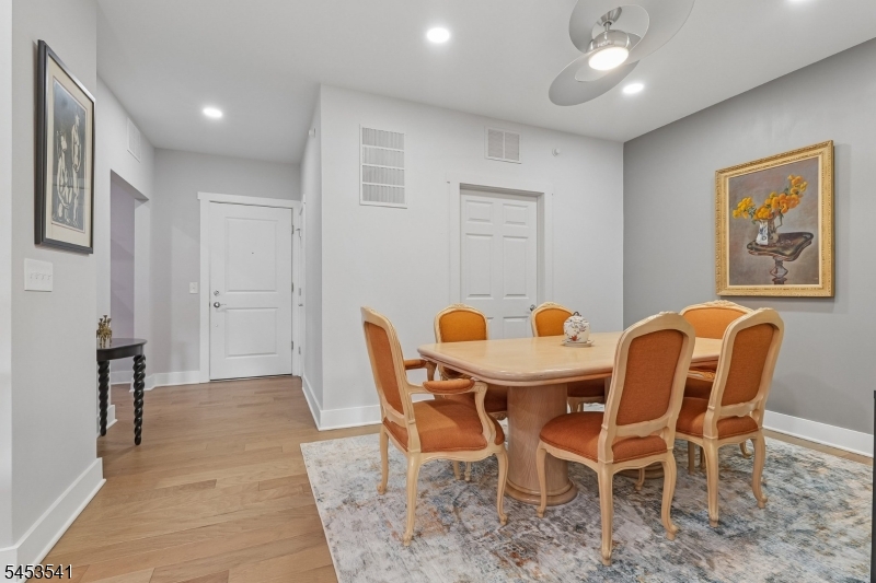 2 Vanderbilt Blvd 403 Property Photo 11
