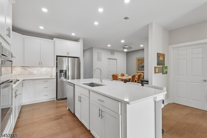 2 Vanderbilt Blvd 403 Property Photo 13