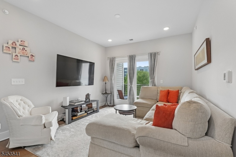 2 Vanderbilt Blvd 403 Property Photo 14