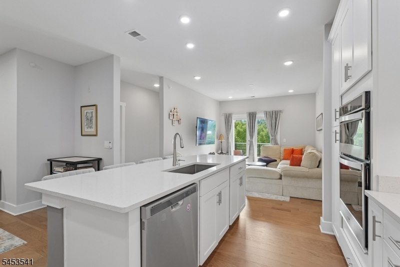 2 Vanderbilt Blvd 403 Property Photo 15
