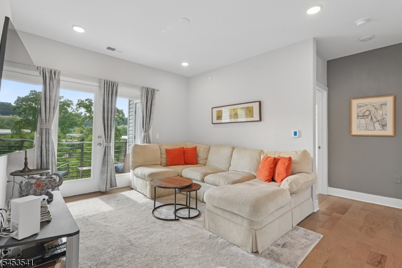 2 Vanderbilt Blvd 403 Property Photo 17