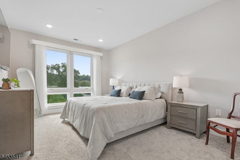 2 Vanderbilt Blvd 403 Property Photo 18