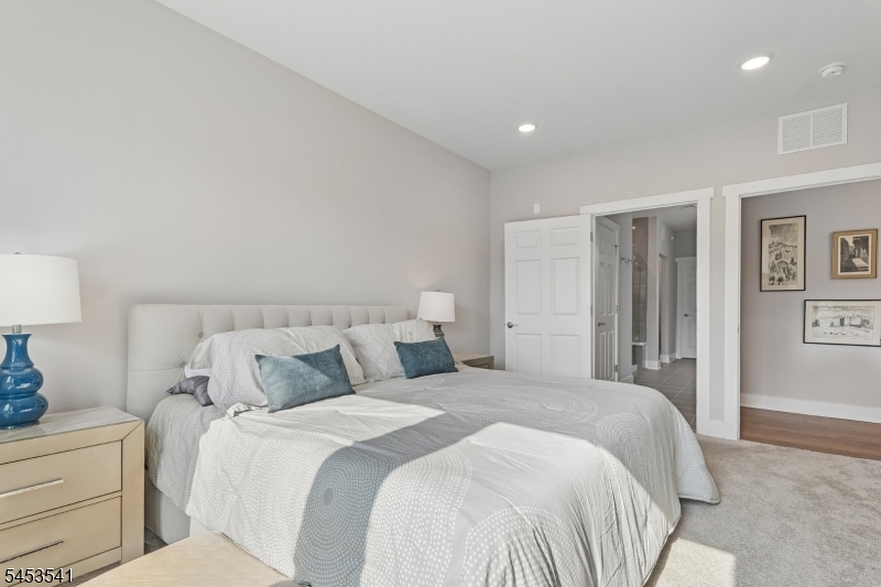 2 Vanderbilt Blvd 403 Property Photo 19
