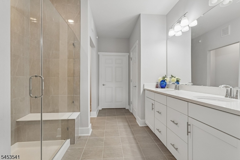 2 Vanderbilt Blvd 403 Property Photo 22