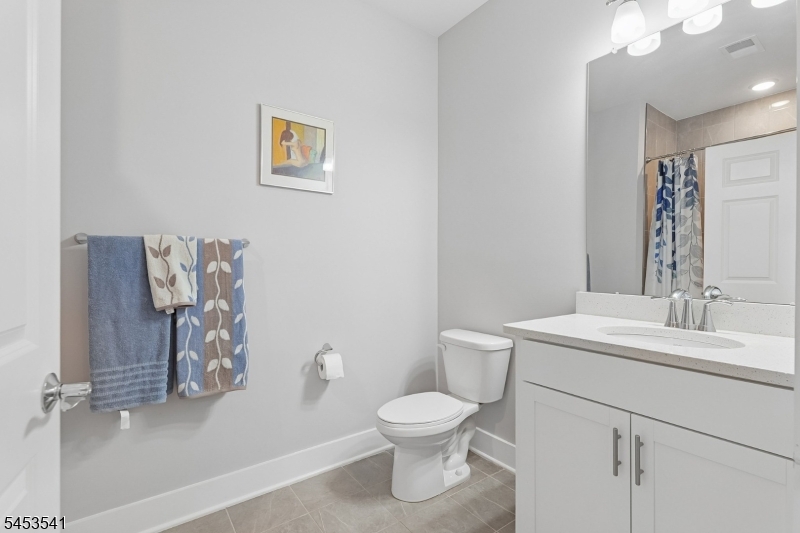 2 Vanderbilt Blvd 403 Property Photo 25