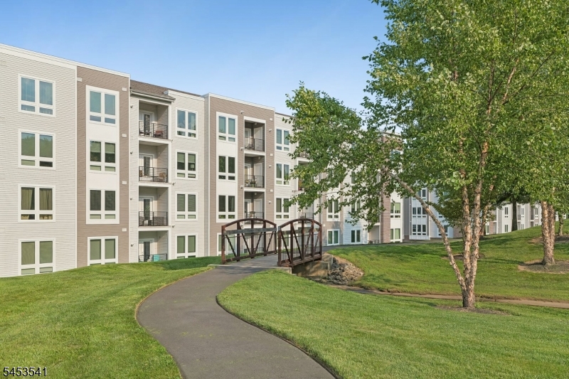 2 Vanderbilt Blvd 403 Property Photo 35
