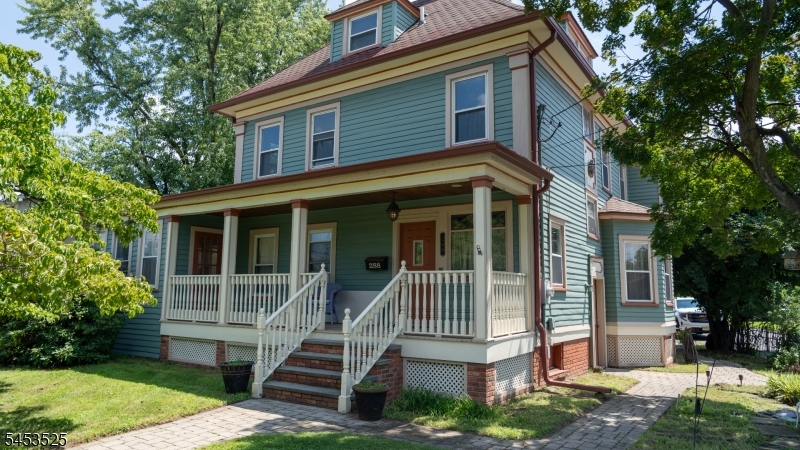 288 Paterson Ave Property Photo 3