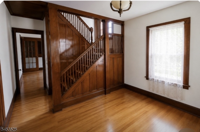 288 Paterson Ave Property Photo 4